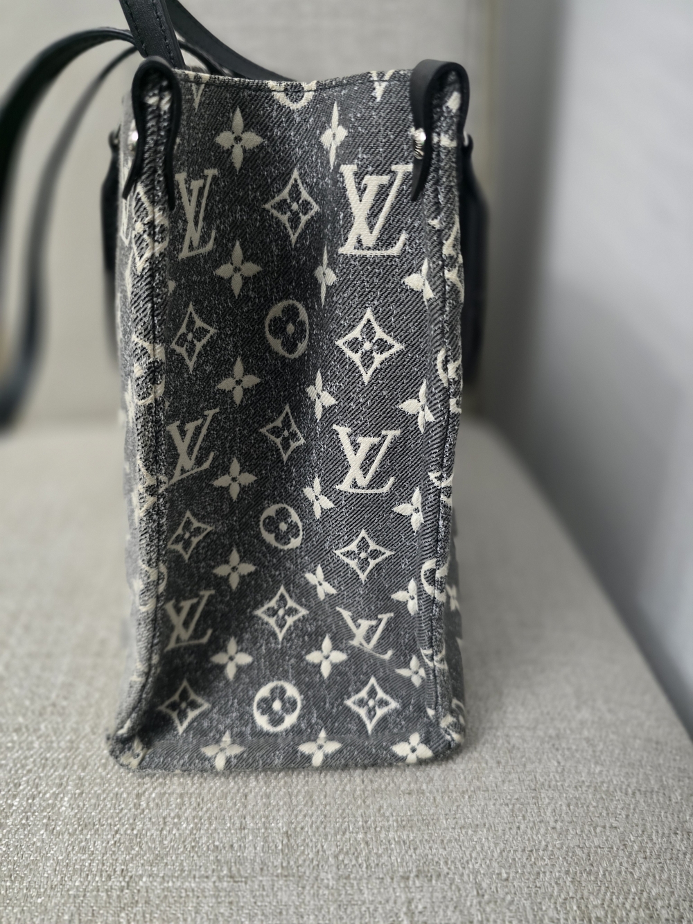 AUTHENTIC Louis Vuitton Monogram Jacquard Denim OnTheGo MM - Picture 3 of 11
